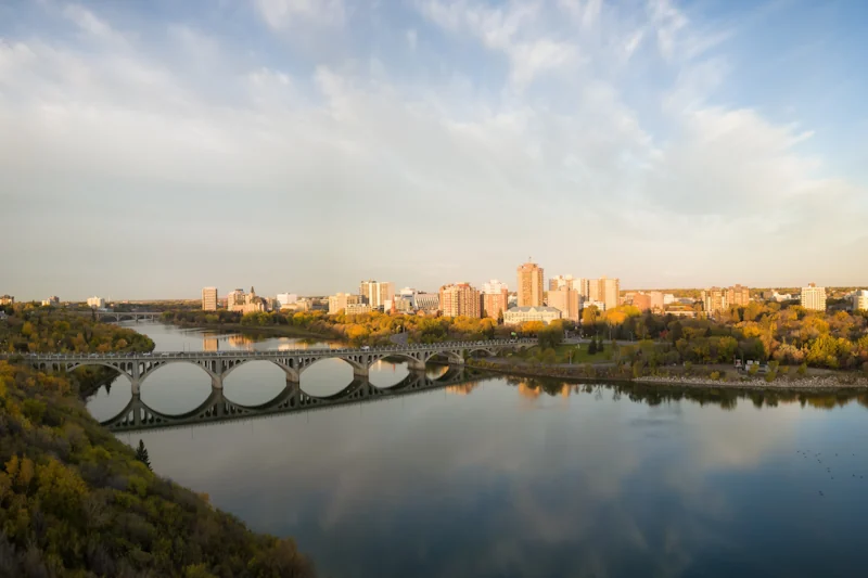 ¿Cómo emigrar a Regina, en Canadá?