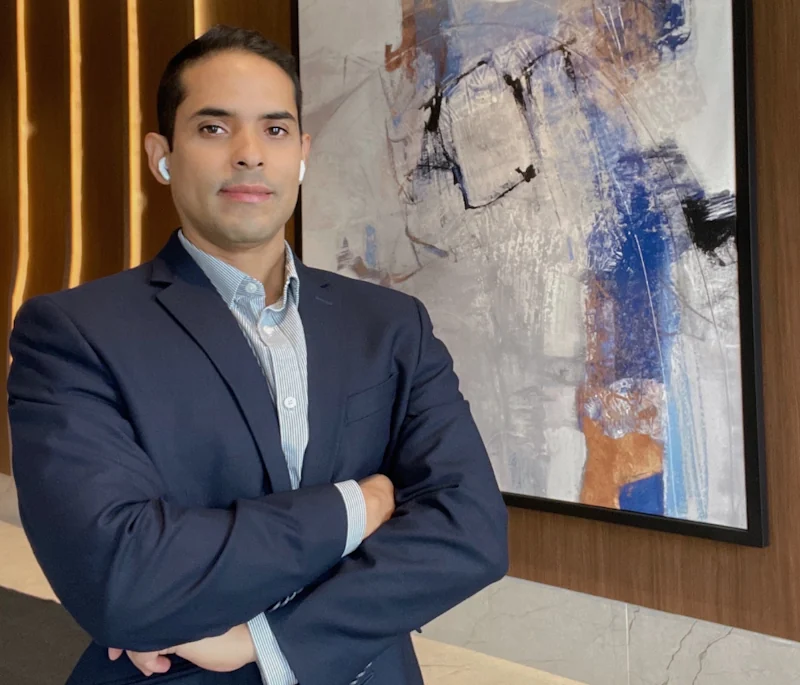 Alejandro Gonzalez, Consultor de Inmigración Canadiense Regulamentado (RCIC)