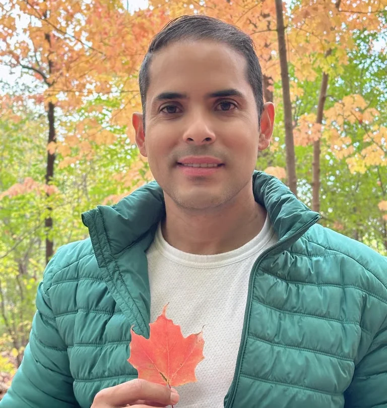 Alejandro Gonzalez, Consultor de Inmigración Canadiense Regulamentado (RCIC)